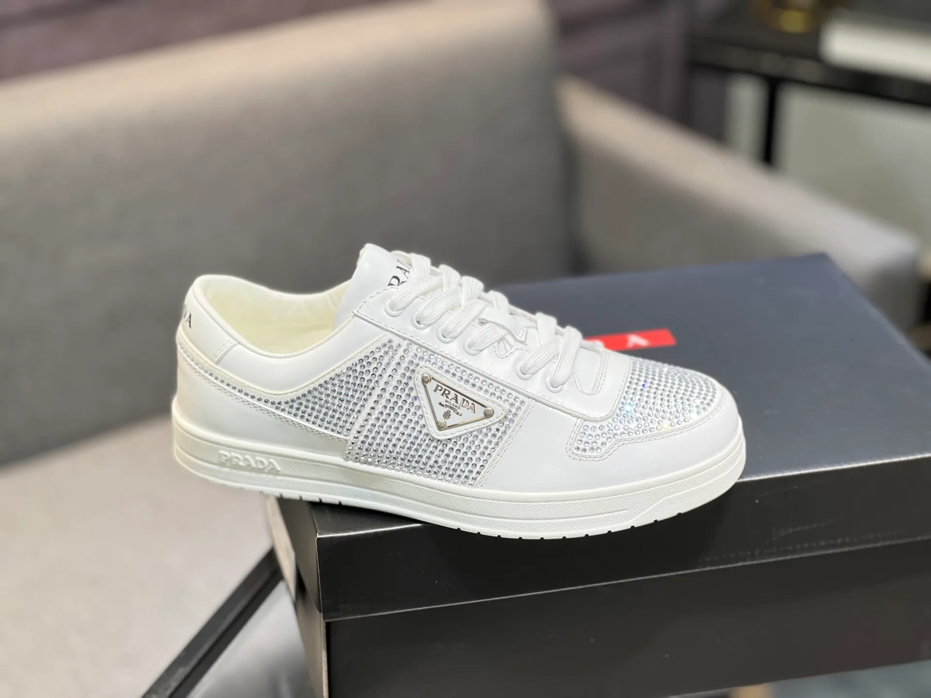 Men's shoes 💰660【PRADA】Prada ——High-end quality Original order ——Upper: 🔝Full calfskin, hot-drilling process, external seaming process of shoe collar, air-pressure brand logo on shoe body ——Inner lining: water-dyed cowhide ——Outsole: TPU molded outsole Super high quality control·Fine workmanship: highlighted (high-end·luxury·grade) -Size: 38-44 (45, 46, can be customized)